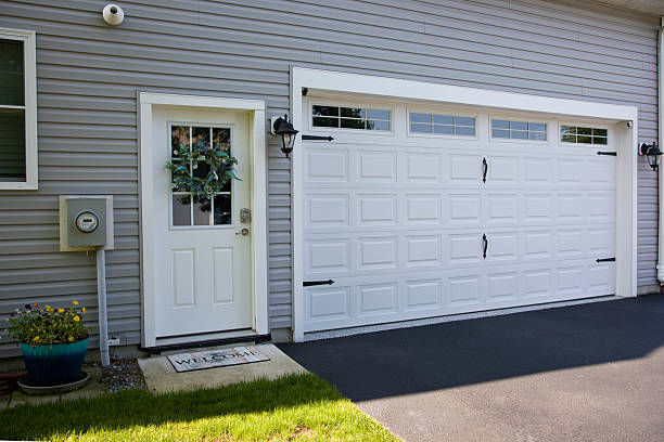 24/7 Emergency Garage Door Panel Replacement experts in State Line, PA